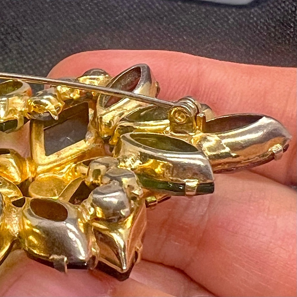 Large Vtg D&E Juliana BOOK PIECE Diamond Shape Multi Color Rhinestone Brooch Pin - Picture 5 of 6